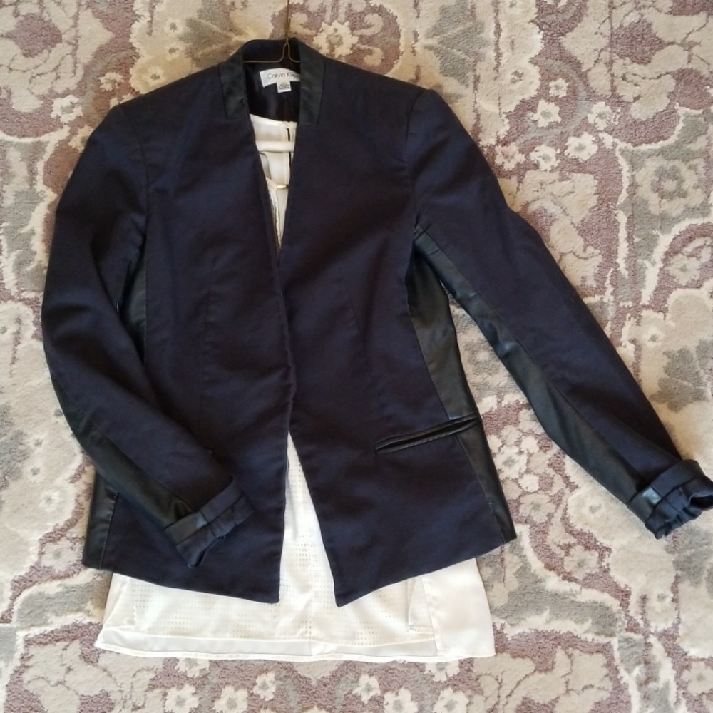 Clean cut navy blazer with leather detail